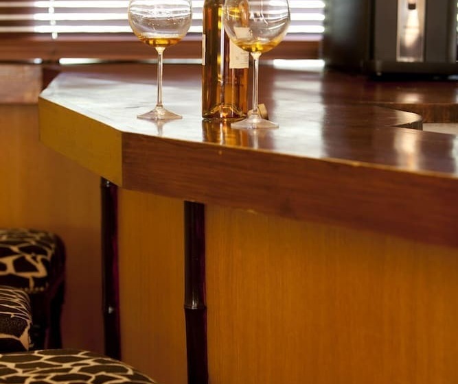 בית מלון כפרי Des Bains Et Résidences