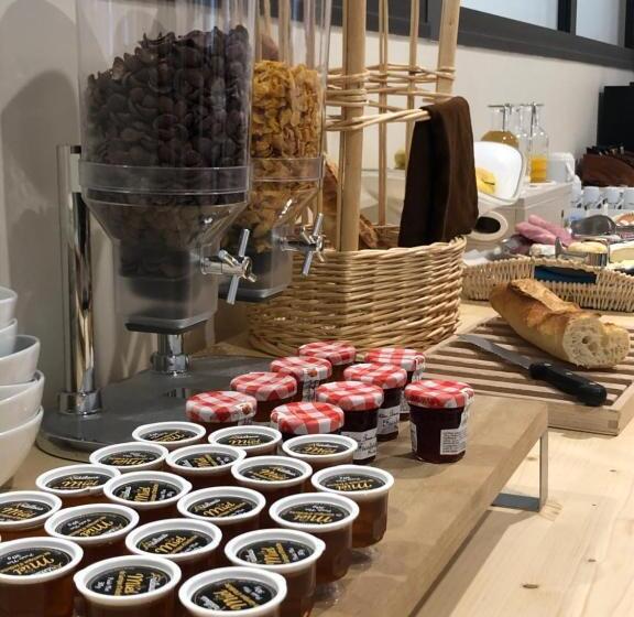 호텔 Et Appartements Les Platanes