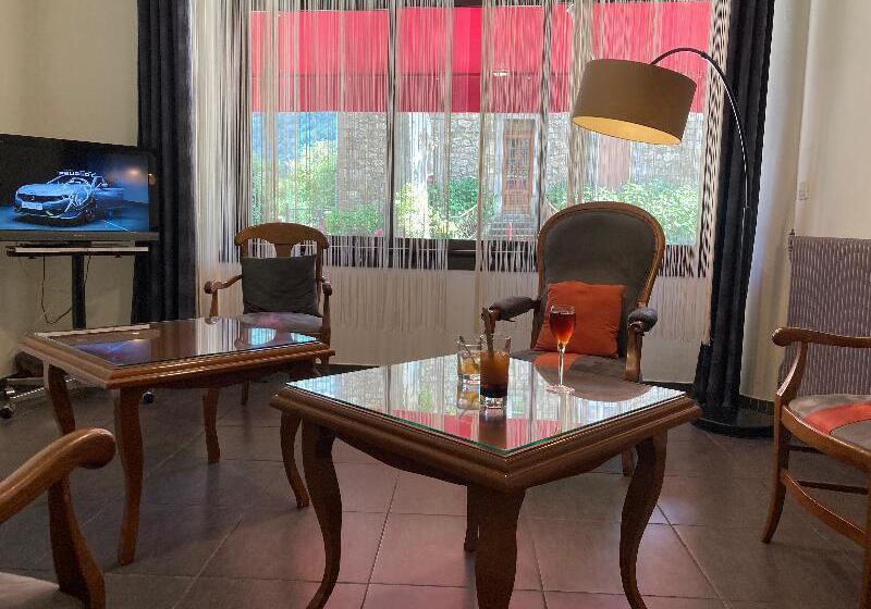 호텔 Et Appartements Les Platanes