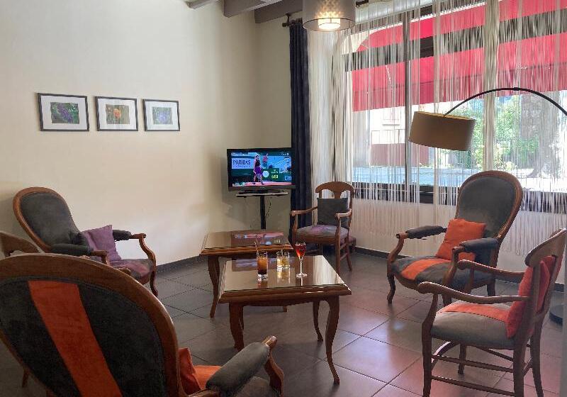 호텔 Et Appartements Les Platanes