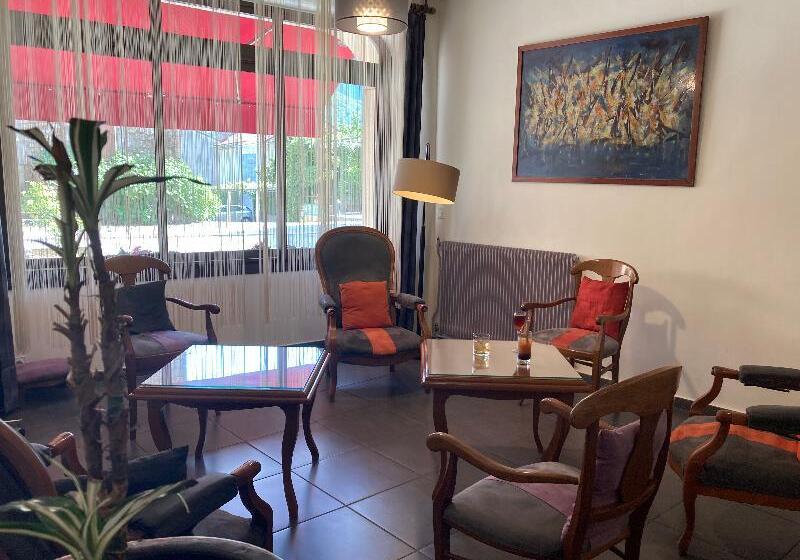 호텔 Et Appartements Les Platanes