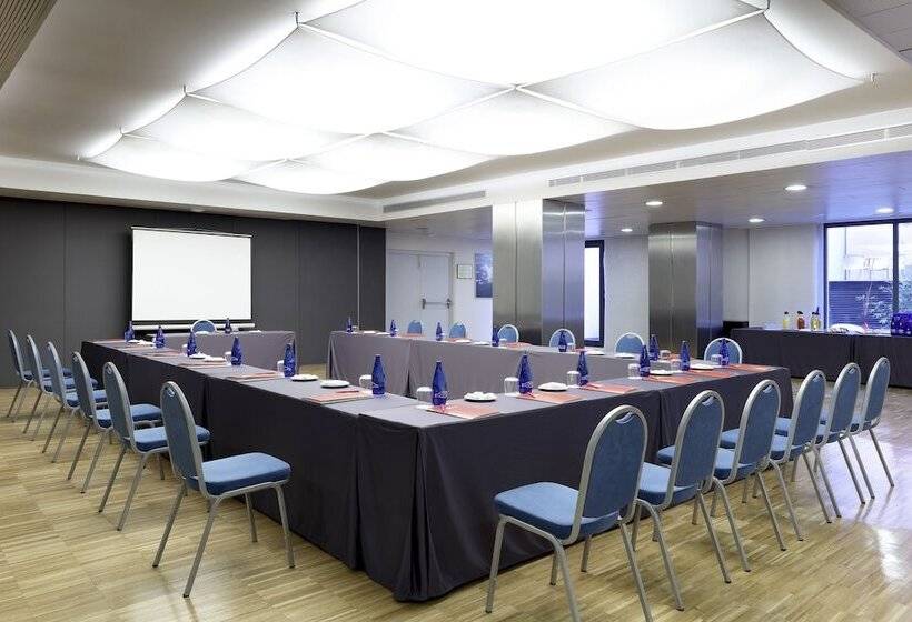 هتل Exe Tres Cantos