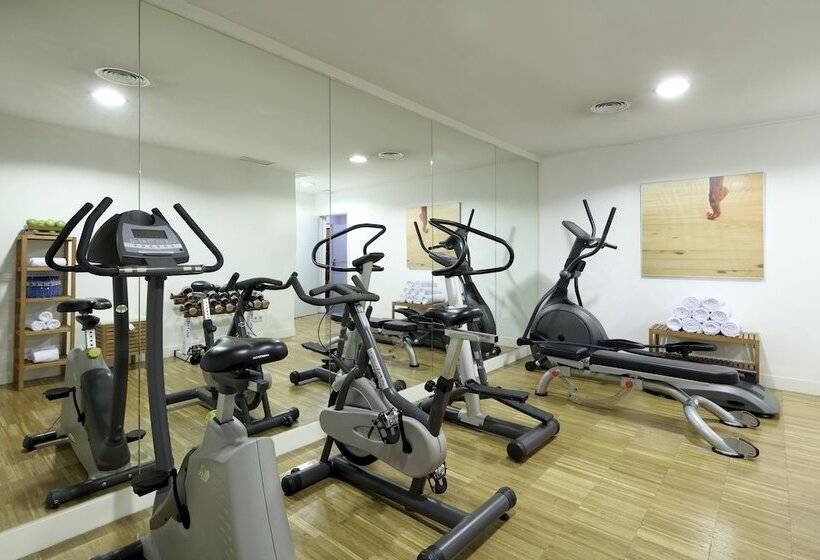 هتل Exe Tres Cantos