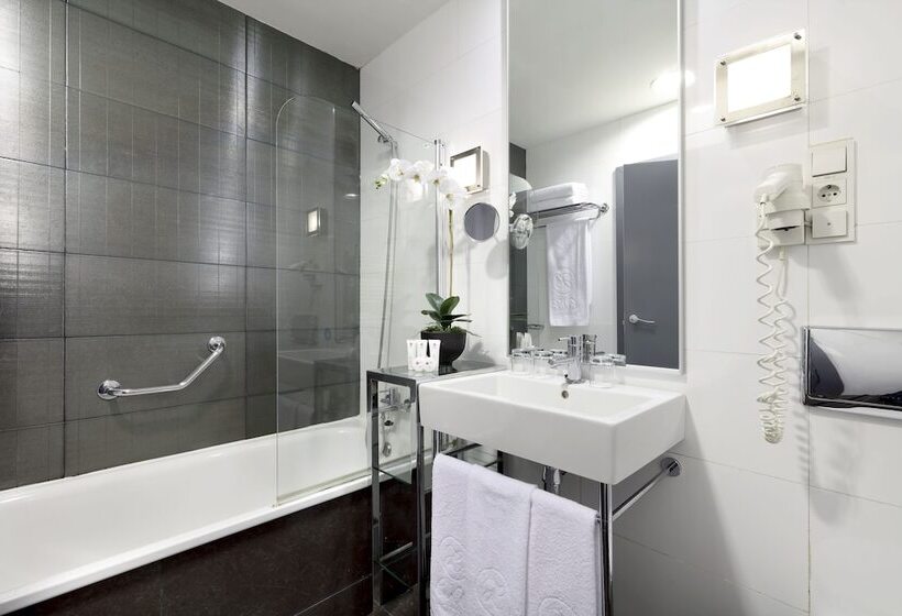 هتل Exe Tres Cantos