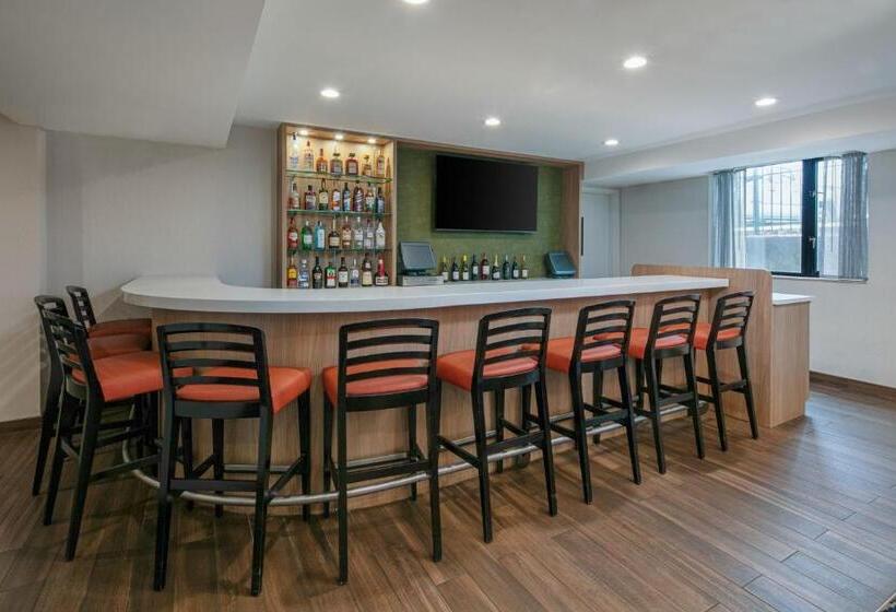 Отель Fairfield Inn By Marriott Jfk Airport