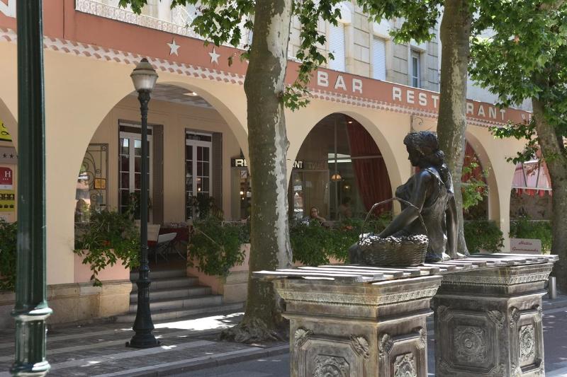 호텔 Logis Hôtel Restaurant Grand Hôtel De Lyon