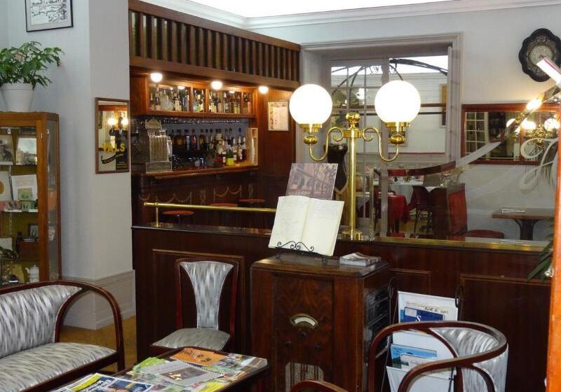 호텔 Logis Hôtel Restaurant Grand Hôtel De Lyon