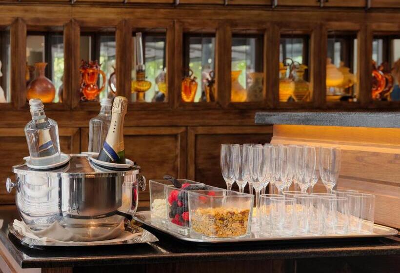 Отель H10 Marina Barcelona