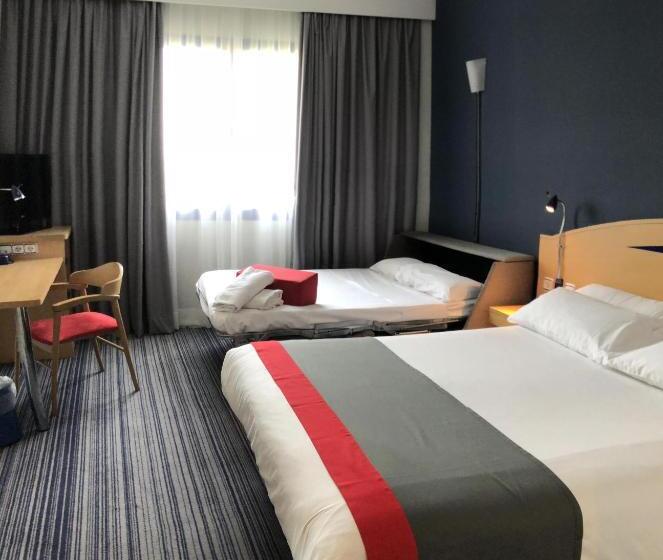 هتل Holiday Inn Express San Sebastian De Los Reyes, An Ihg