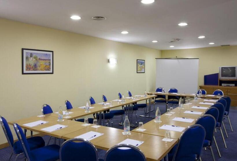 هتل Holiday Inn Express San Sebastian De Los Reyes, An Ihg