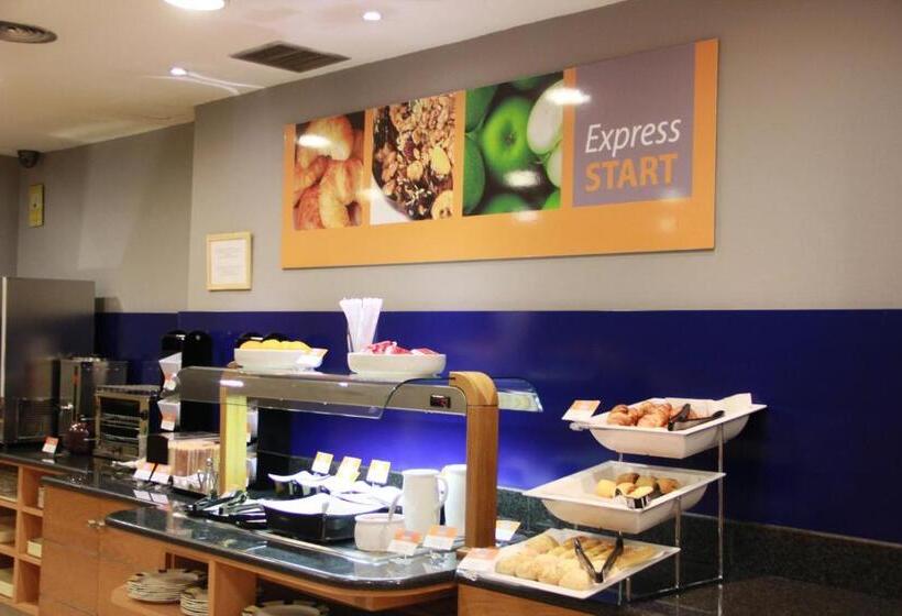 هتل Holiday Inn Express San Sebastian De Los Reyes, An Ihg
