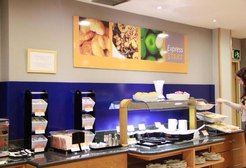 هتل Holiday Inn Express San Sebastian De Los Reyes, An Ihg