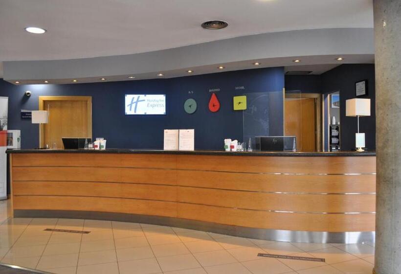 هتل Holiday Inn Express San Sebastian De Los Reyes, An Ihg