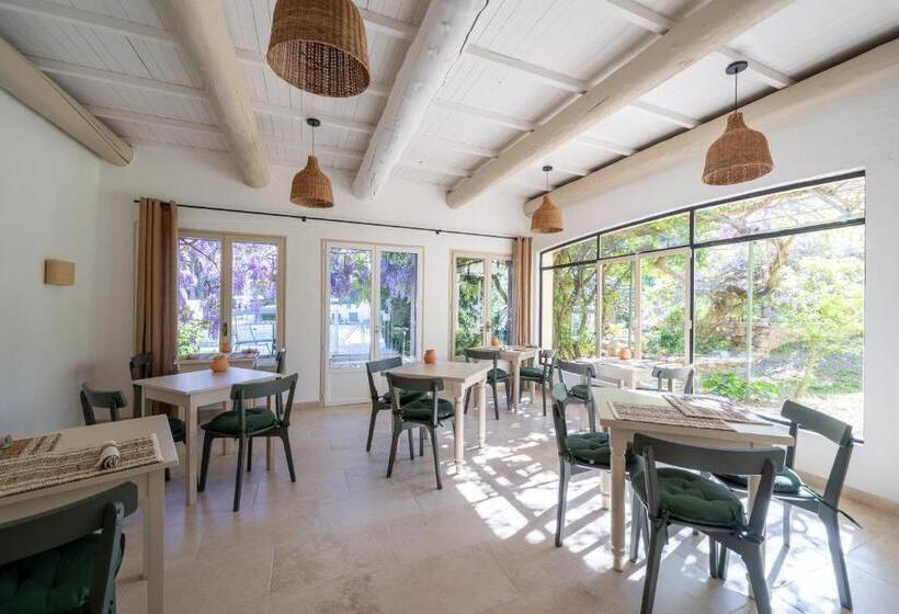 ホテル Hôtel La Garrigue & Bar Piscine