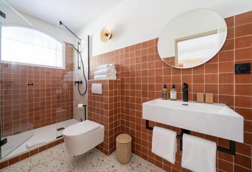 ホテル Hôtel La Garrigue & Bar Piscine