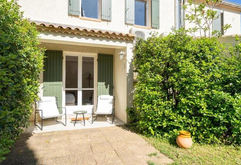 فندق Hôtel La Garrigue & Bar Piscine