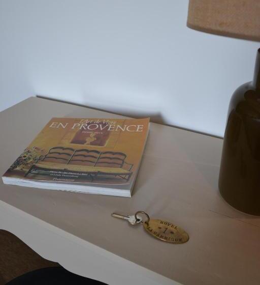 ホテル Hôtel La Garrigue & Bar Piscine