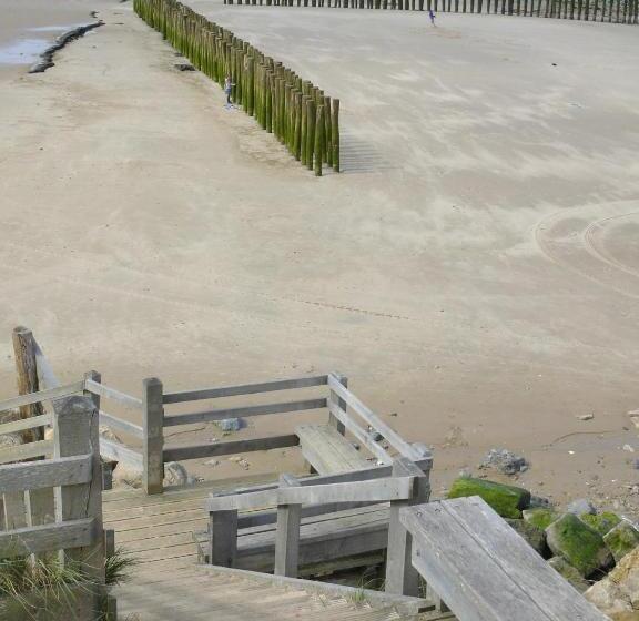 ホテル Hôtel Le Vivier Wissant   Centre Village   Côte D Opale   Baie De Wissant   2caps