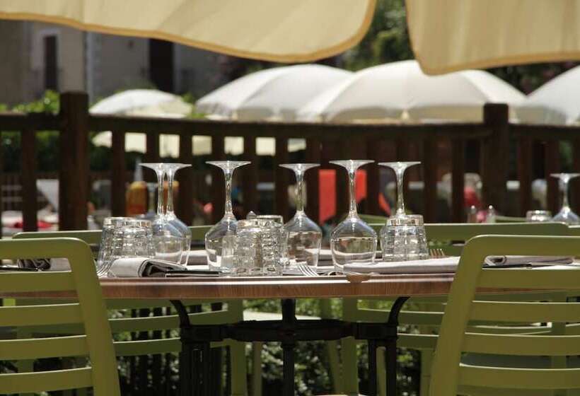 Отель Hôtel Spa La Truite Dorée