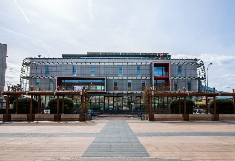 Отель Ibis Styles Pamplona Noain