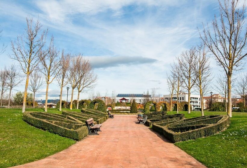 Отель Ibis Styles Pamplona Noain