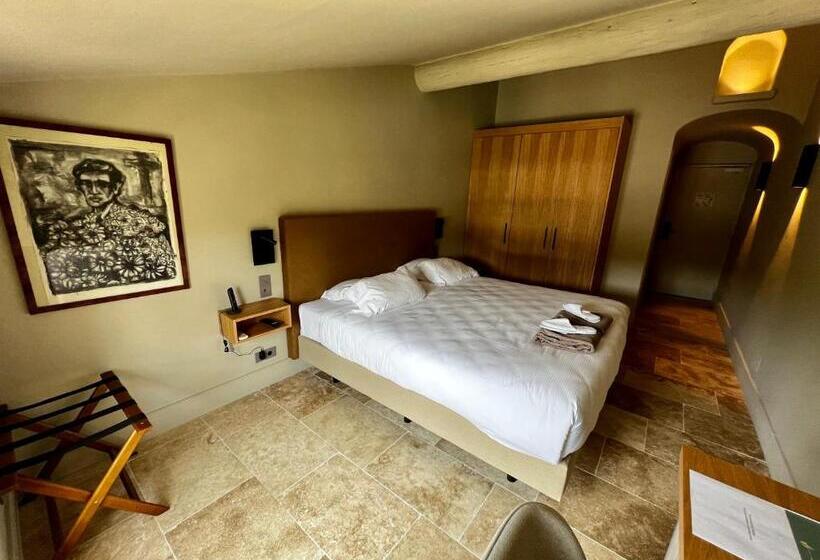 호텔 La Bastide D'eygalières