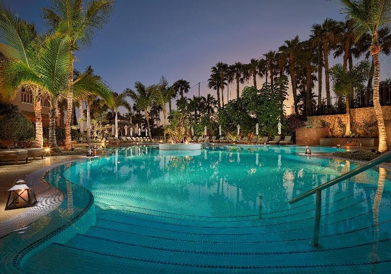 Отель Las Madrigueras Golf Resort & Spa  Adults Only