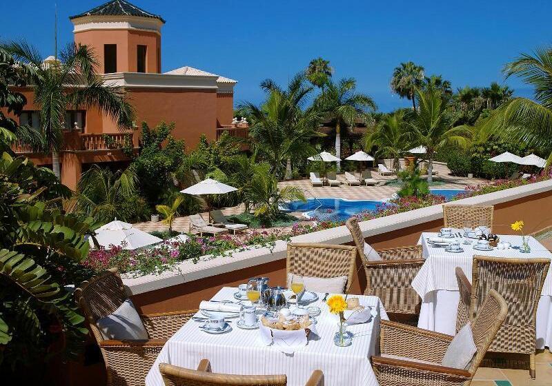 Отель Las Madrigueras Golf Resort & Spa  Adults Only