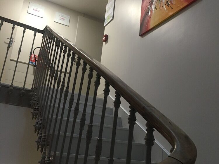 בית מלון כפרי Le Biarritz  Vichy