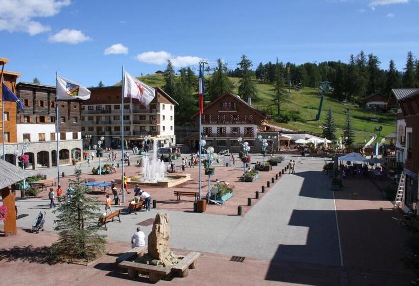 בית מלון כפרי Le Chalet Suisse