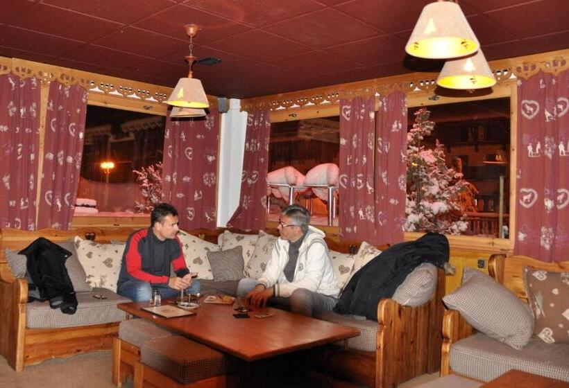 בית מלון כפרי Le Chalet Suisse