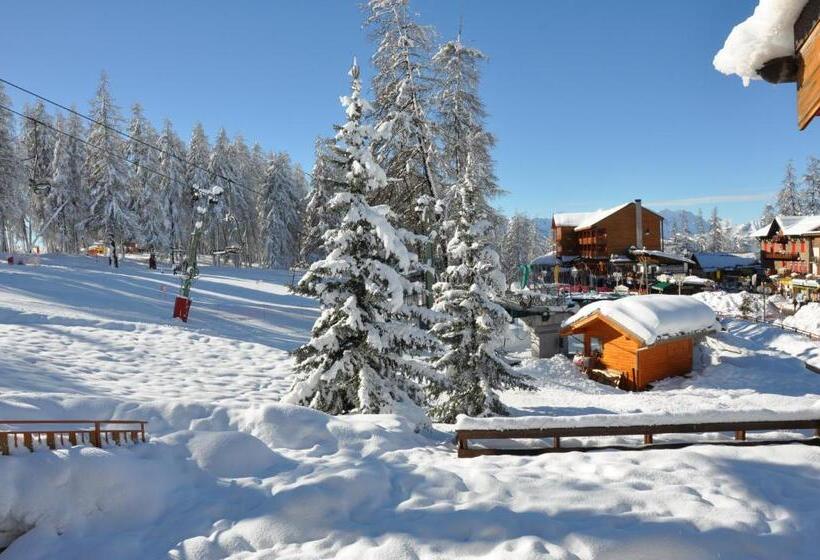בית מלון כפרי Le Chalet Suisse