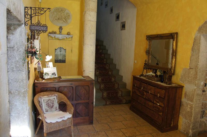 Отель Le Manoir Du Raveyron