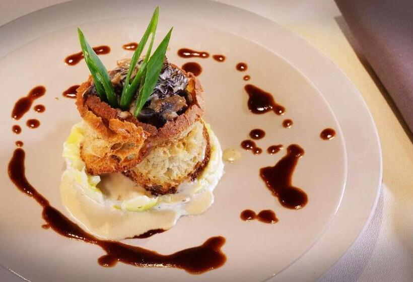 Отель Le Tillau