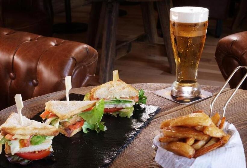 Отель Le Tillau