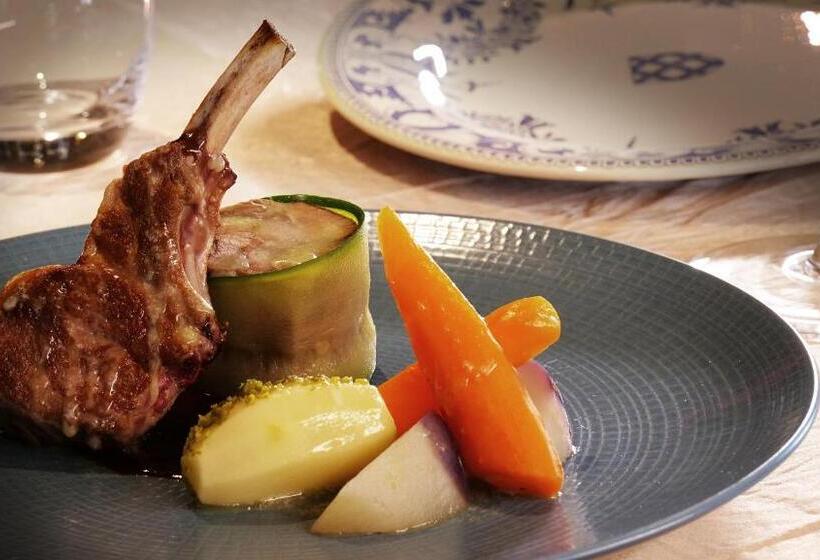 Отель Le Tillau