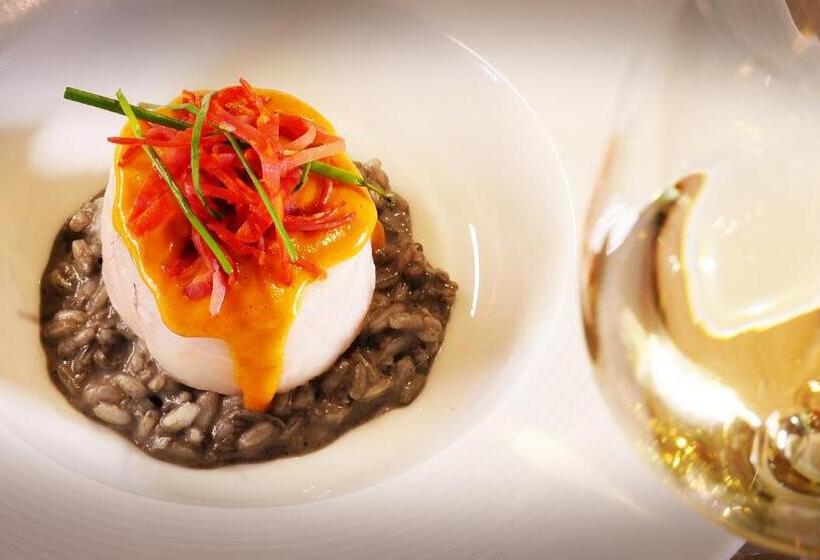 Отель Le Tillau