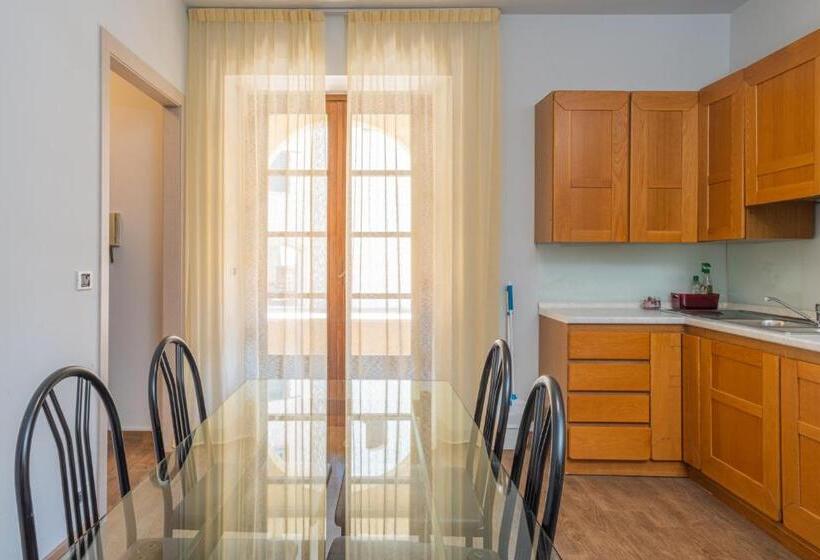 בית מלון כפרי Le Torri   Castiglione Falletto