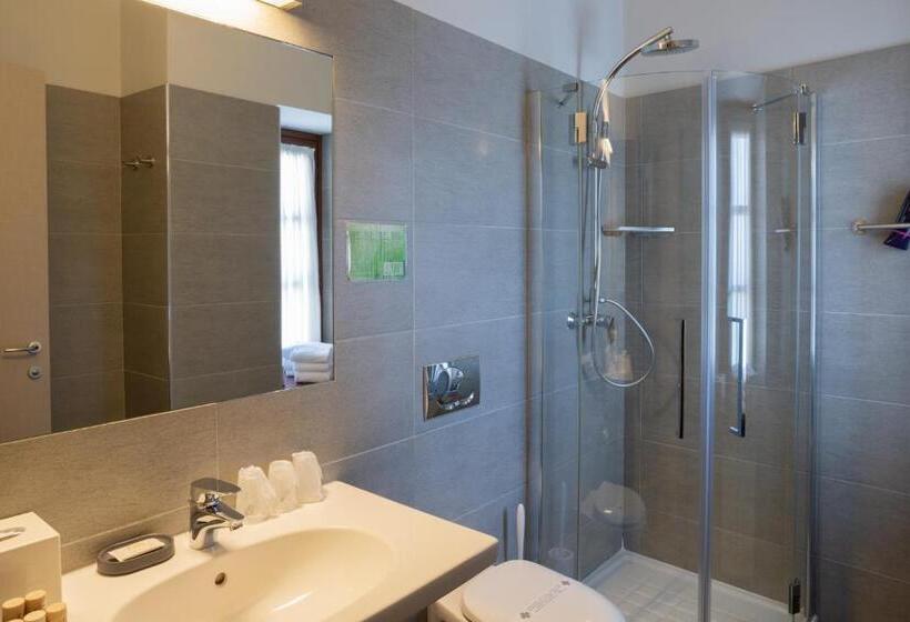 בית מלון כפרי Le Torri   Castiglione Falletto