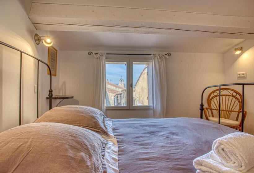 Отель Hôtel Restaurant Les Remparts