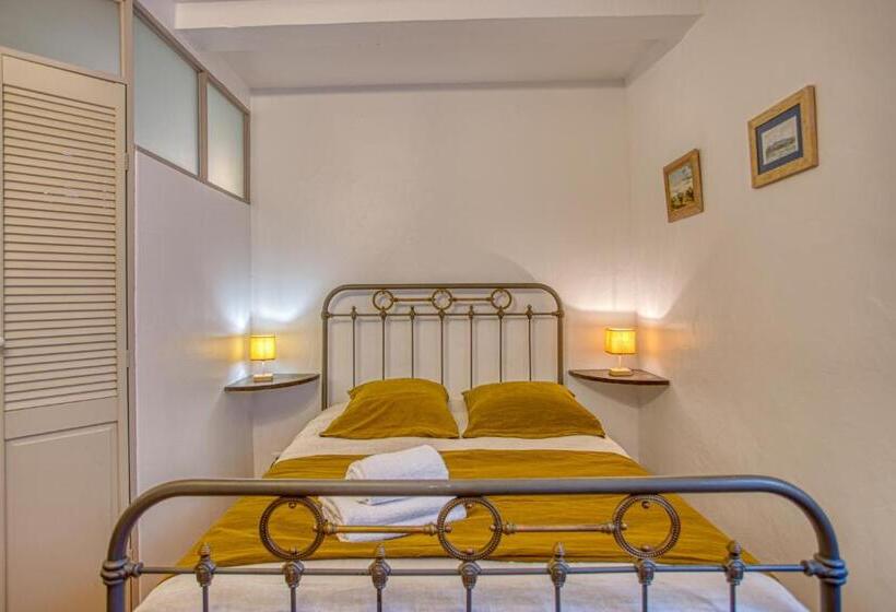 ホテル Hôtel Restaurant Les Remparts