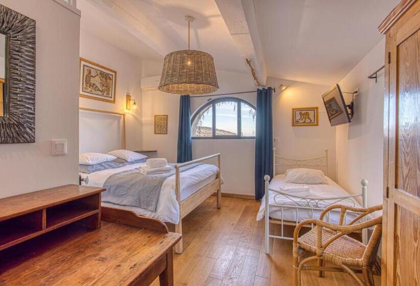 ホテル Hôtel Restaurant Les Remparts