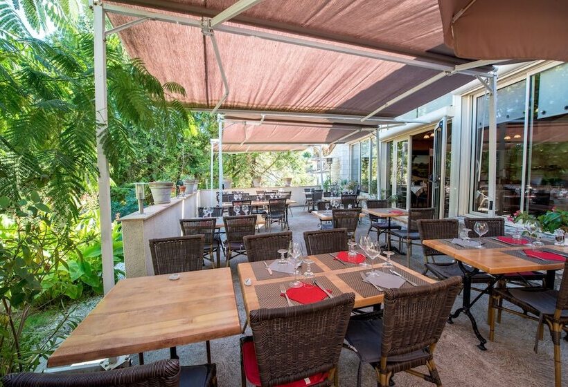 فندق Logis Hôtels   Hôtel Et Restaurant Les Voyageurs