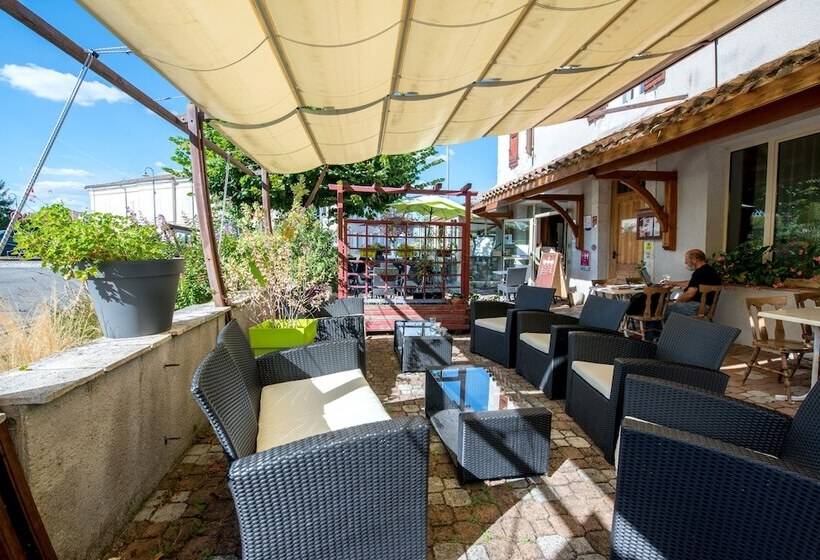 فندق Logis Hôtels   Hôtel Et Restaurant Les Voyageurs