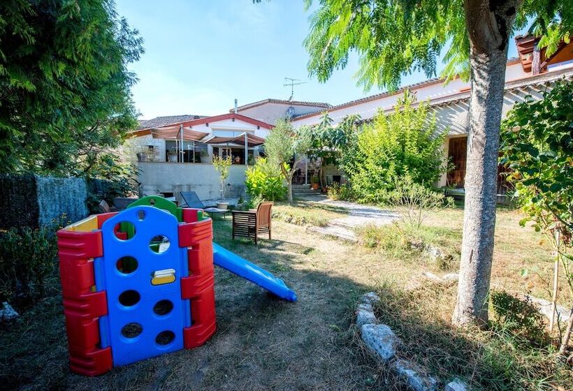 فندق Logis Hôtels   Hôtel Et Restaurant Les Voyageurs