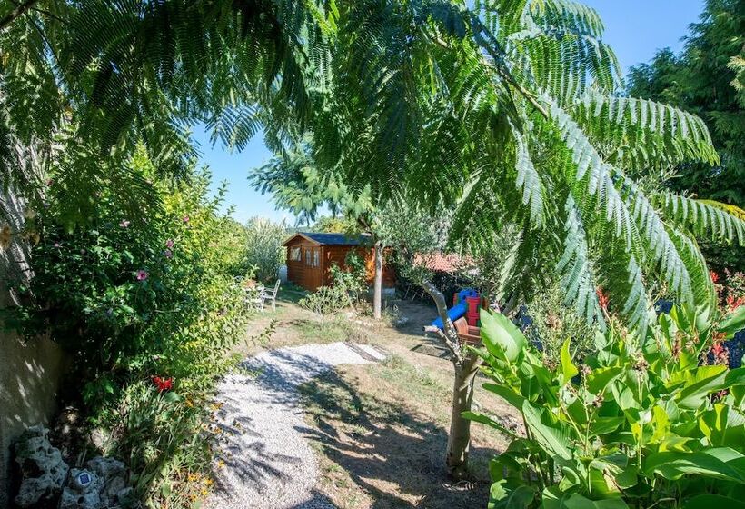 فندق Logis Hôtels   Hôtel Et Restaurant Les Voyageurs