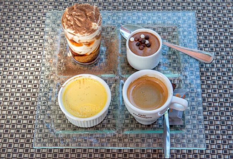 فندق Logis Hôtels   Hôtel Et Restaurant Les Voyageurs