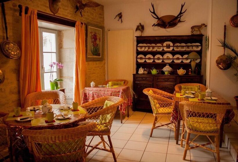 فندق Logis Auberge De La Fontaine