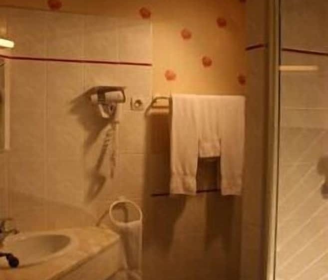 Отель Logis Auberge Le Colombien Hôtel Et Restaurant