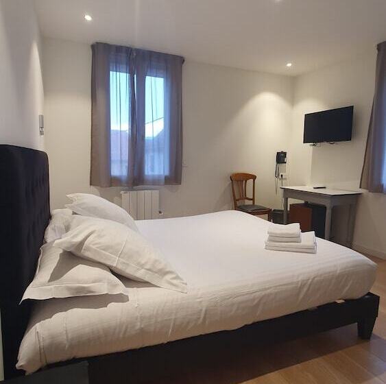 فندق Logis Hôtel Du Fer à Cheval